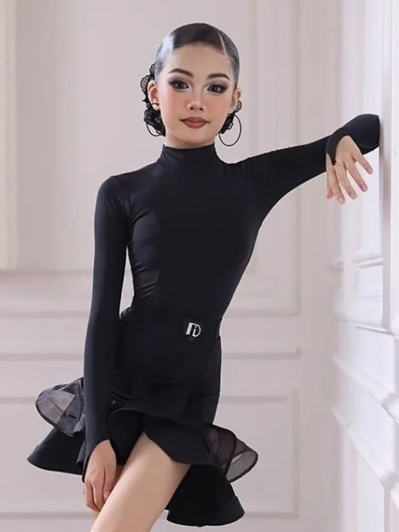 Vestido Infantil de Dança Latina com Gola Alta e Babado